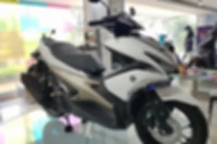 Yamaha Aerox yang dipajang salah satu dealer Yamaha di India