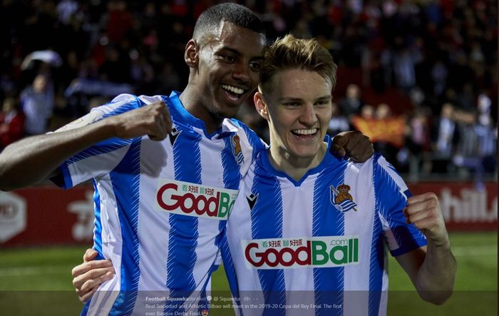 Dua pemain serang andalan Real Sociedad, Martin Odegaard (kanan) dan Alexander Isak.