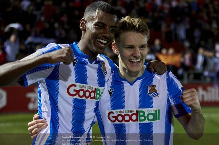 Dua pemain serang andalan Real Sociedad, Martin Odegaard (kanan) dan Alexander Isak.