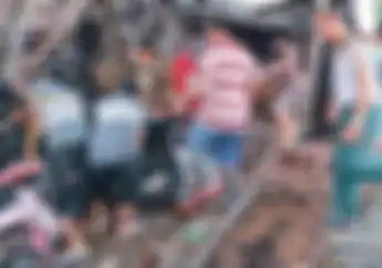 Hujan Deras di Gresik, Enam Motor di Pangkalan Ojek Tertimpa Bangunan Roboh