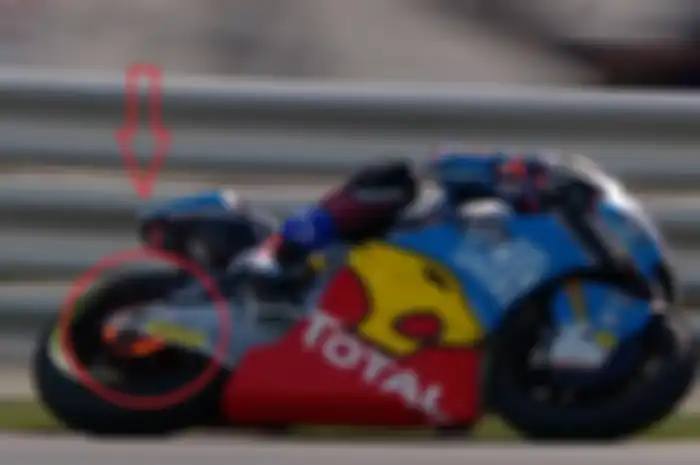 Rem belakang Alex Marquez terbakar
