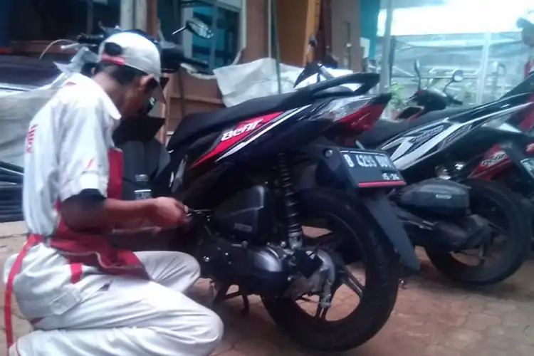 SMK Tri Bintang Milik Pembalap Wawan Hermawan Adakan Servis Motor Gratis