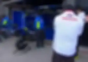 Begini Perlakuan Tim Suzuki Saat Dua Mekanik Honda Memantau Motor Alex Rins