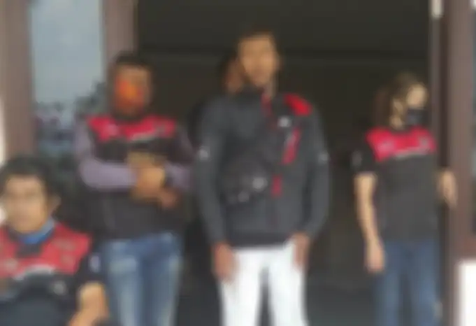 Ketua Chapter YNCI Depok (ketiga dari kiri), bro Jack dan Ketua Pelaksana Sist Septa (kanan)