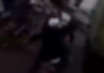 Bandung Mencekam, Gerombolan Pemotor Bersenjata Tajam Bentrok Lawan Ormas, Seorang Terkapar