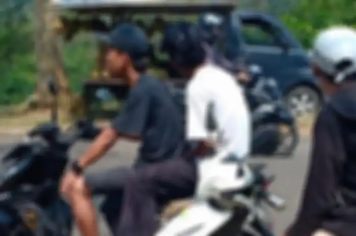 Gerombolan preman palak wisatawan di lokasi wisata Telaga Saat, Cisarua.