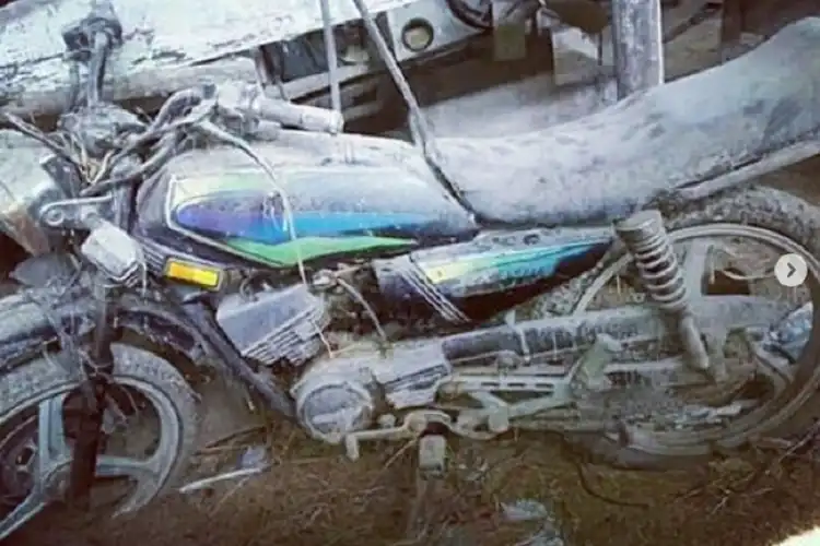 Harta Karun Langka, Yamaha RX King 1996 Teronggok Rusak Penuh Debu, Netizen Sedih