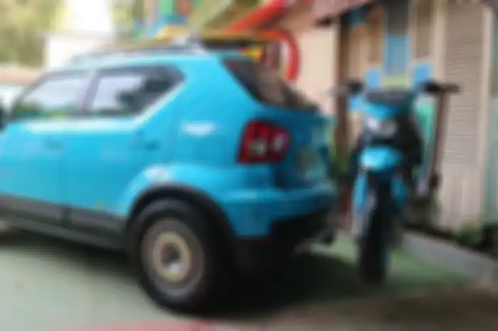 Pengankut motor kecil kompak denga bahan yang kuat.