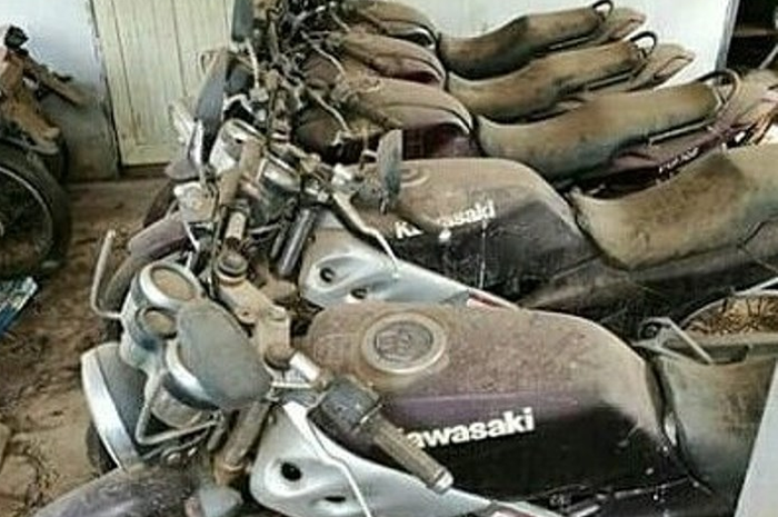 Kumpulan Kawasaki Ninja 150 tak terurus, harta karun namun sayang sudah jadi sampah