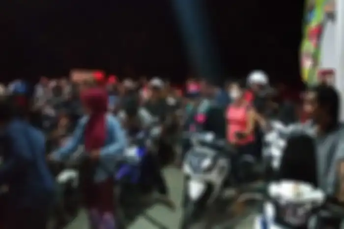 Puluhan motor di Mamuju mengantri di SPBU