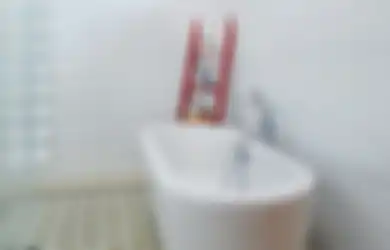Air Kopi Ampuh Hilangkan Bau Pesing di Kamar Mandi, Jangan Lupa Siapkan Cairan Ini Juga!