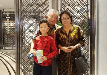 Tumbuh Besar Tanpa Ayah dan Ibu, Begini Kondisi Putra Angelina Sondakh - Adjie Massaid