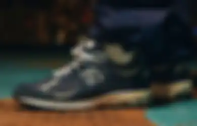Koleksi N.HOOLYWOOD x INVINCIBLE x New Balance Hadirkan Sneaker 2002R!