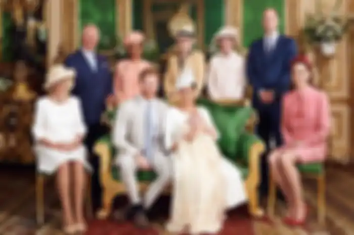 Foto resmi keluarga Kerajaan Inggris saat pembaptisan Archie, anak Pangeran Harry dan Meghan Markle