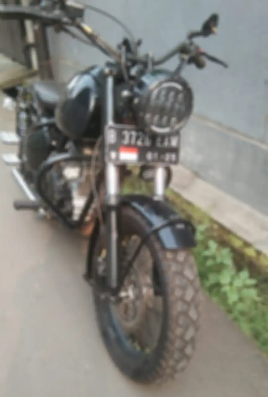 Lampu depan Daymaker terpasang di Yamaha Scorpio.