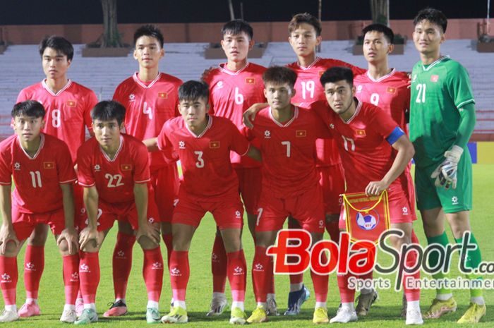 Skuad Vietnam saat melawan Myanmar di ASEAN Cup U-19 2024, Kamis (18/7/2024) malam. 