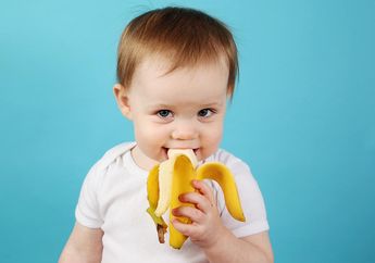 Sungguh Terlalu! Viral Bayi Usia 2 Bulan Diberi Makan Pisang Oleh Ibunya, Ternyata Bahayanya Bisa Bikin Nyawa Melayang!
