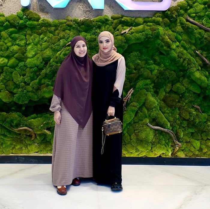 Ashanty dan Tya Ariestya saat kajian agama bersama.