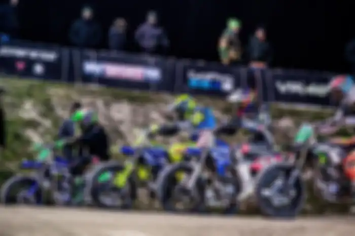 Guru Valentino Rossi selalu berlatih bareng ngegas motor bersama murid VR46 Riders Academy yang musim ini tampil di 3 kategori MotoGP, Moto2 dan Moto3