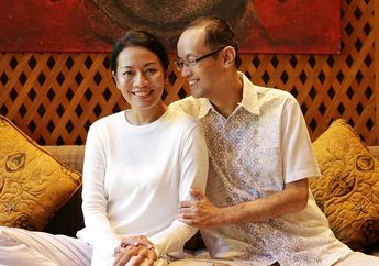 Nyeseknya Dee Lestari Kehilangan Suami Tercinta, Sang Penulis Kirimkan Pesan Haru Tepat Setahun Kepergian Reza Gunawan