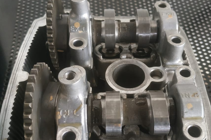 Kem Honda CBR 150 CBU yang memakai Kem In Vs In.