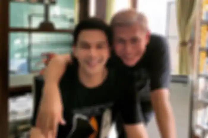 Paman Jonathan Frizzy, Benny Simanjuntak makin getol mengunggah foto bukti kekekasan Dhena Devanka di Instagram. 