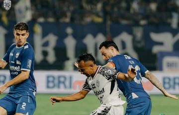 Persib vs Bali United pada pekan ke-19 Liga 1 2024-2025 di Stadion GBLA, Jumat (18/4/2025).