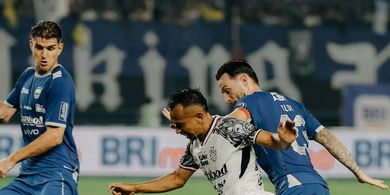Hasil Liga 1 - Tandukan Maut Gustavo Franca Bawa Persib Menang Comeback atas Bali United, Maung Bandung Makin Kokoh di Puncak
