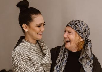 Sosok Cantik Desa Maya Waltaurd, Ibunda Luna Maya yang Punya Gaya Asik nan Stylish