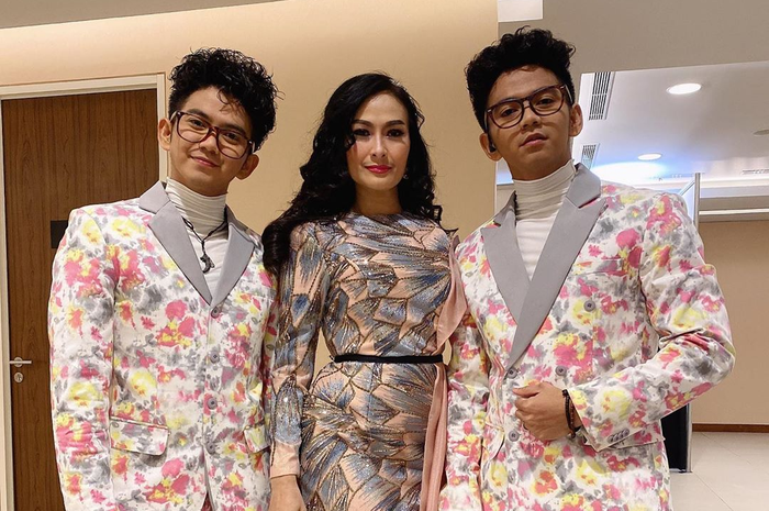 Ucap Terima Kasih, Rizki Ridho D'Academy Rela Rogoh Kocek Dalam-dalam Demi Beri Hadiah Istimewa untuk Iis Dahlia, Ivan Gunawan: Jangan Dijual Mah