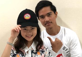 Digadang-gadang Bakal Jadi Mantu Presiden Jokowi, Intip Cantiknya Felicia Tissue dalam Balutan Cheongsam Silver Saat Rayakan Imlek 2020 Bareng Kaesang Pangarep