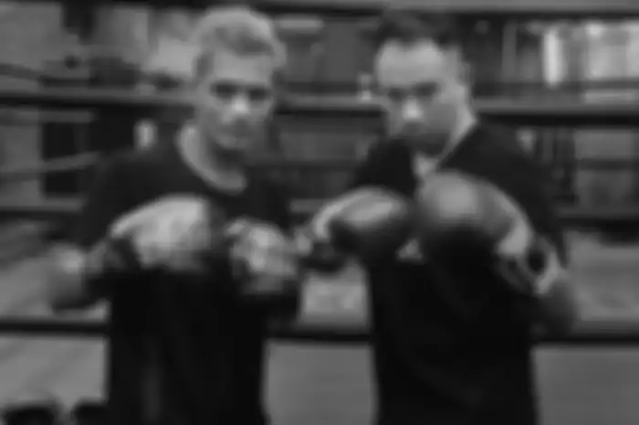 Hero Tito petinju Holywings meninggal dunia. Vicky Prasetyo kehilangan sosok yang berjasa saat mengalahkan Aldi Taher dalam duel tinju. 