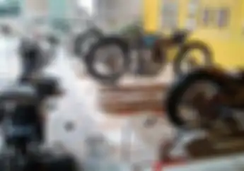 Bengkel Ini Sudah Buka, Padahal 6 Hari Lalu Terbang Dihantam Puting Beliung