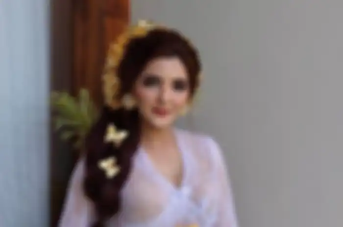 Potret cantik Ashanty dalam balutan kebaya Bali 