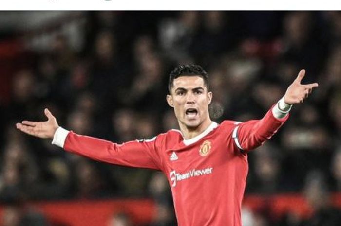 Ekspresi striker Manchester United, Cristiano Ronaldo, dalam laga Liga Inggris kontra Wolverhampton Wanderers di Stadion Old Trafford, Senin (3/1/2022).