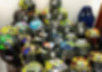 Gokilnya Kolektor Helm Valentino Rossi dari Indonesia, Ratusan Juta Dalam Satu Foto