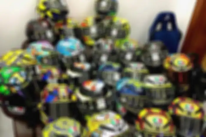 Koleksi helm AGV Pista milik Adit