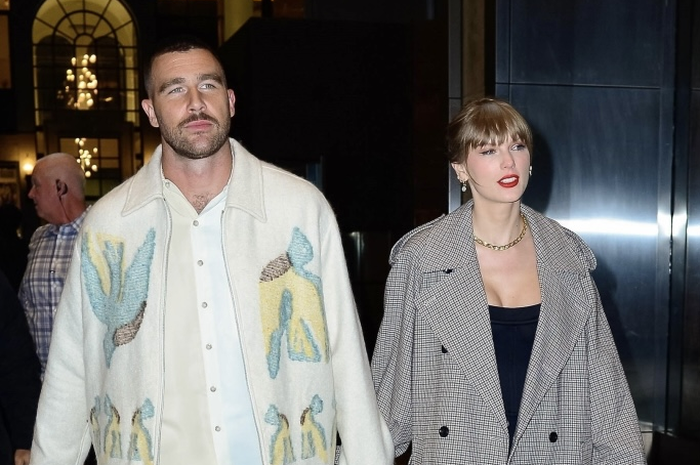 Travis Kelce dan Taylor Swift gandengan