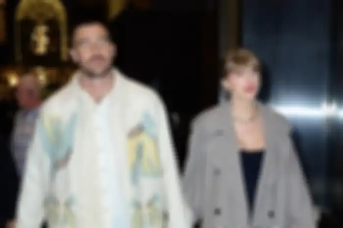 Travis Kelce dan Taylor Swift gandengan