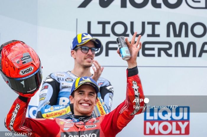 Pembalap Ducati Lenovo, Marc Marquez, merayakan kemenangan pada MotoGP Jerman 2025