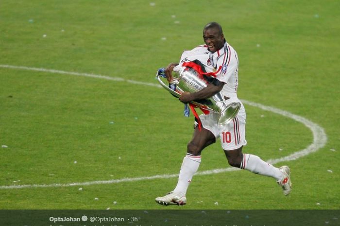  Legenda AC Milan, Clarence Seedorf, mengumumkan bahwa dirinya kini menjadi seorang mualaf atau memeluk agama Islam. 