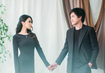 Diapit Addie MS dan Sang Adik saat Menikah, Penampilan Kevin Aprilio Pakai Beskap dan Blangkon bak Pangeran Jawa Sukses Bikin Pangling, Putra Memes : Maaf Banget Tidak Bisa Melibatkan Banyak Orang