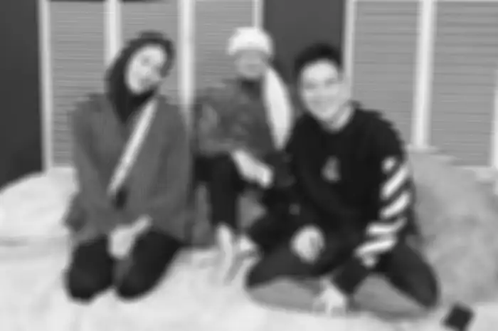 Paula Verhoeven saat foto bareng Baim Wong dan Aa Gym