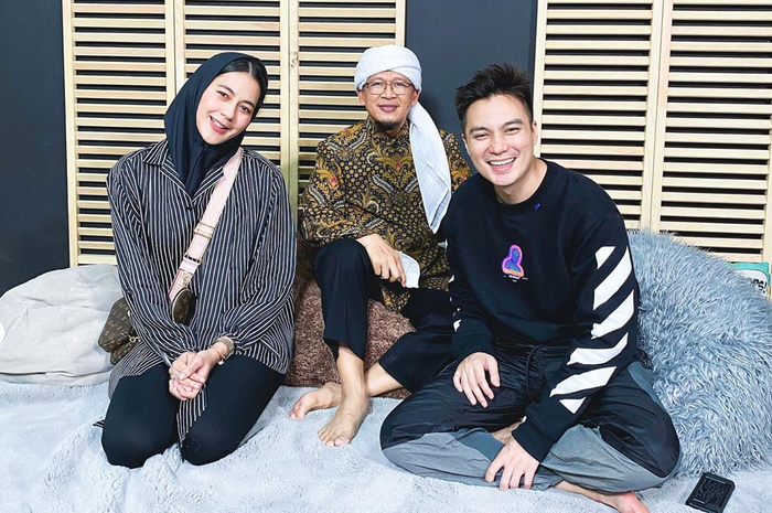 Paula Verhoeven saat foto bareng Baim Wong dan Aa Gym