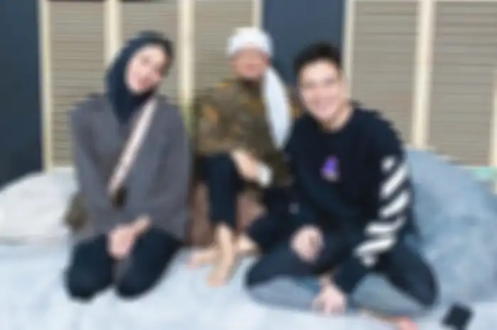 Paula Verhoeven saat foto bareng Baim Wong dan Aa Gym