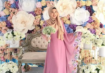 5 Dress Pink Pastel ala Ayana Moon yang Santun Dikenakan di Bulan Puasa