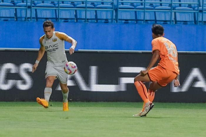 Suasana pertandingan antara Borneo FC melawan Dewa United, Sabtu (2/11/2024).