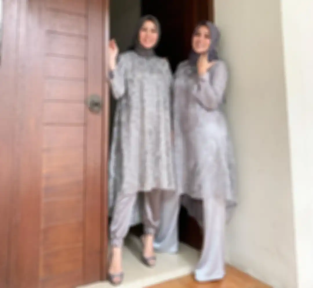  Olla Ramlan dan Cynthia Ramlan