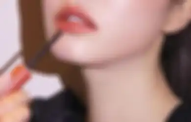 Anti Bibir Pecah-pecah, Pakai 5 Velvet Lip Tint di Bawah 100 Ribu Ini!
