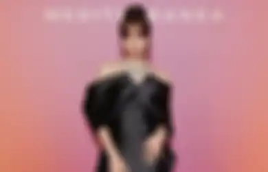 Lisa BLACKPINK Glamor Pakai Outfit Hitam di Acara BVLGARI Mediterranea